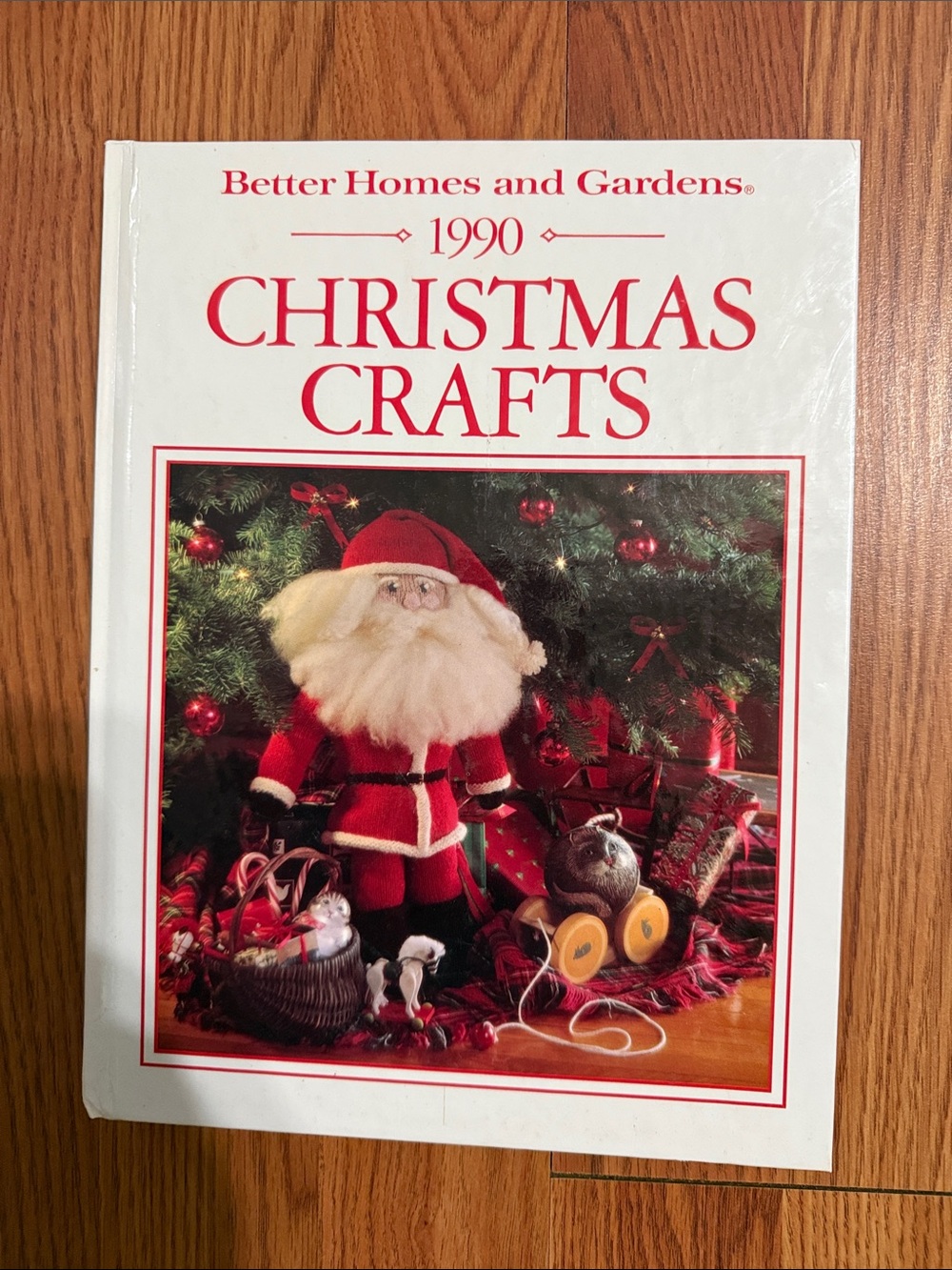 Better Homes and Gardens Christmas Crafts Book - Red and White vintage 1990